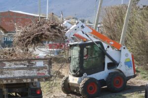 Lee más sobre el artículo CONTINUAMOS CON LAS TAREAS DE MANTENIMIENTO Y MEJORAS EN ESPACIOS PUBLICOS