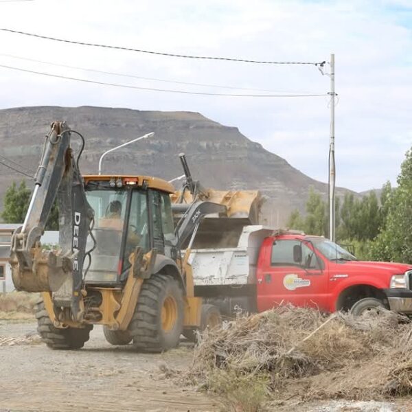 Continúan los trabajos de limpieza por los barrios