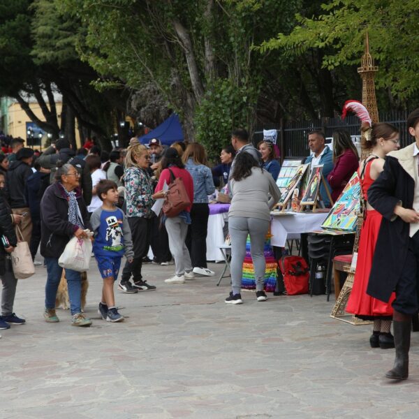 Comenzó la Peatonal Cultural con gran marco de público