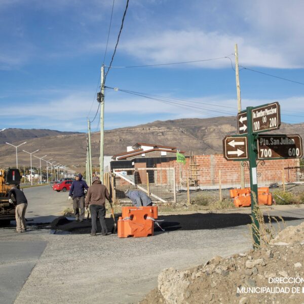 CONTINÚAN LOS TRABAJOS DE BACHEO Y MANTENIMIENTO