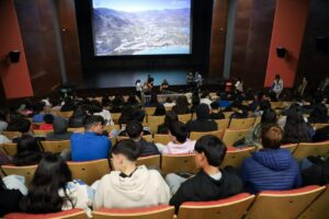 Lee más sobre el artículo Estudiantes del Secundario N° 9 visitaron el Cine Municipal en el marco de un trabajo áulico