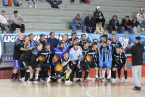 Lee más sobre el artículo FINALIZÓ EL PATAGÓNICO DE FUTSAL DE VETERANOS CON GRAN ÉXITO