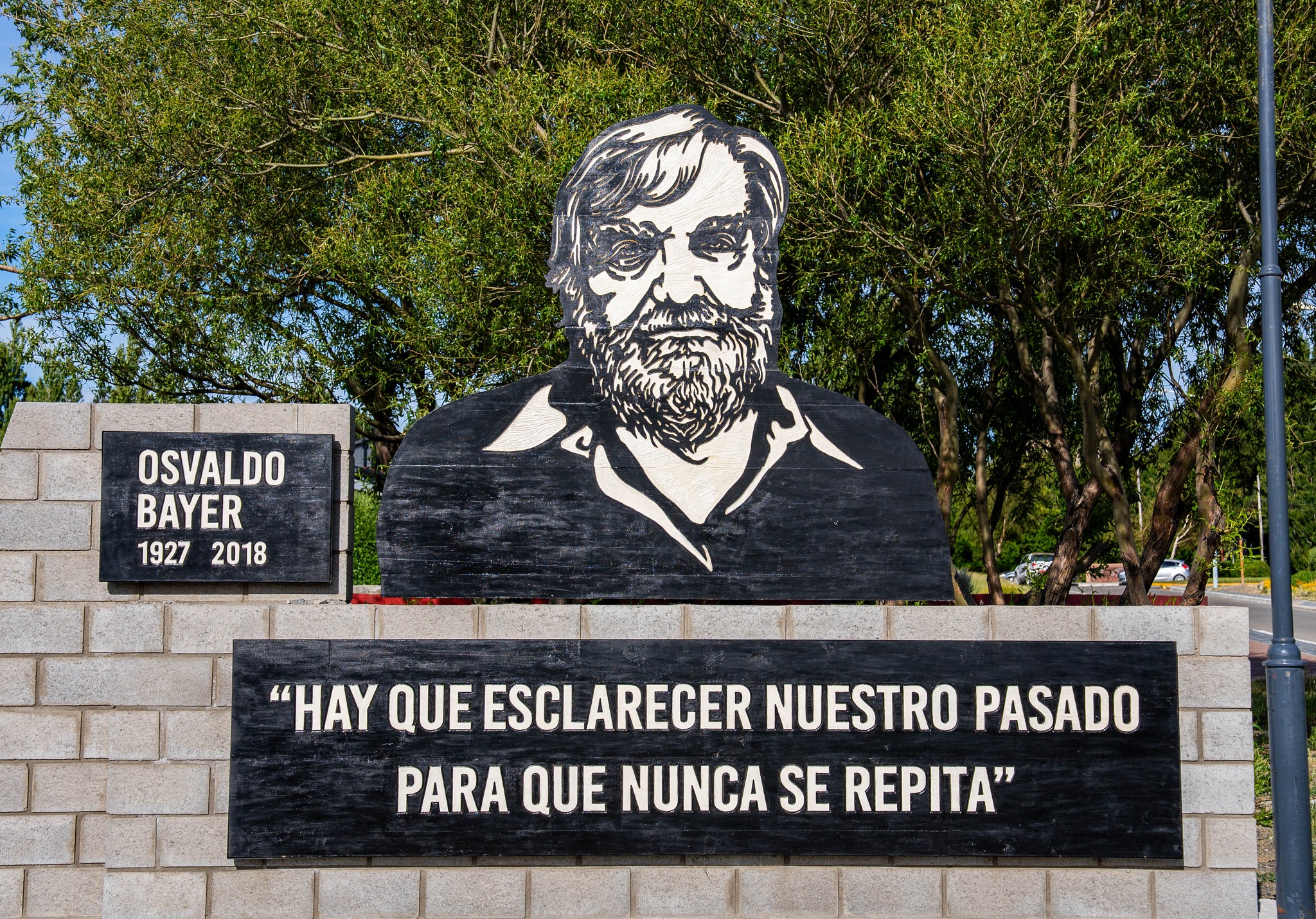 Lee más sobre el artículo UN HOMENAJE QUE NOS INVITA A RECORDAR Y REFLEXIONAR